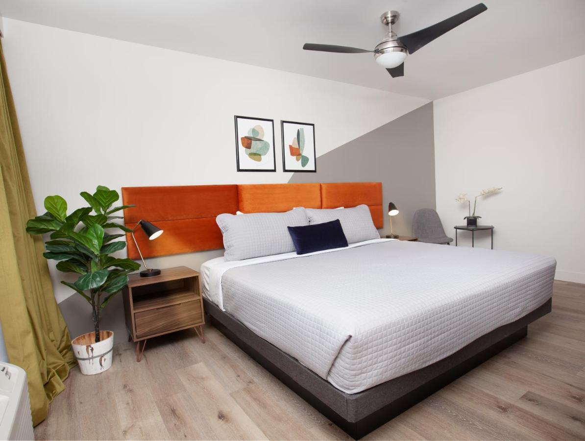 Hotel 4411 &