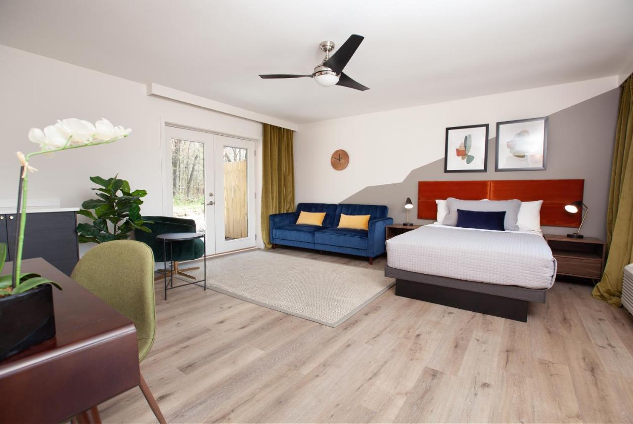 4411 & Hotel 3*